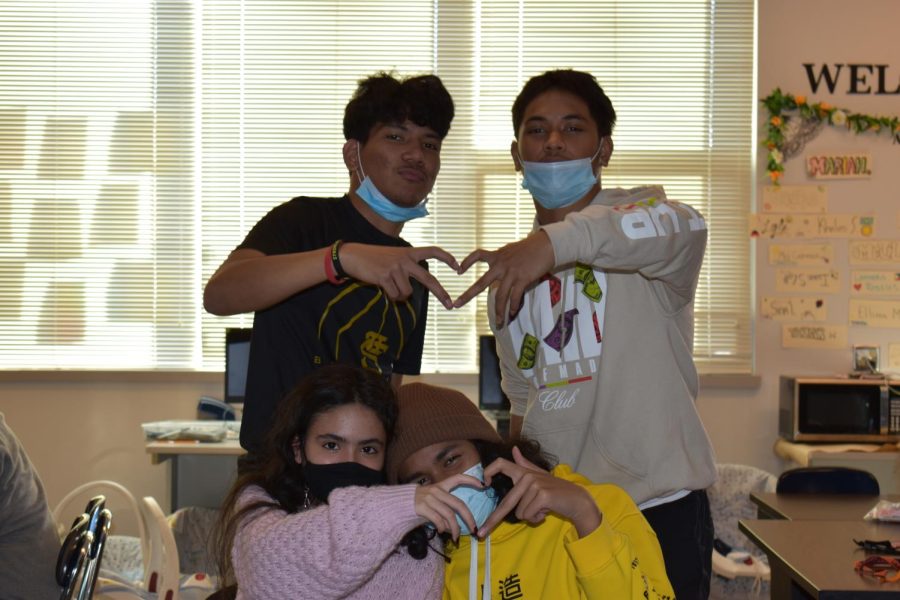 4 Seniors hanging gout making hearts with hands