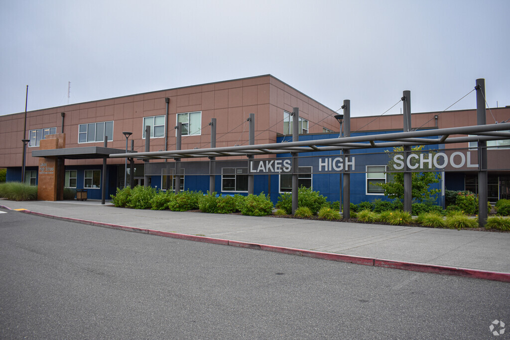 Lakes+High+School